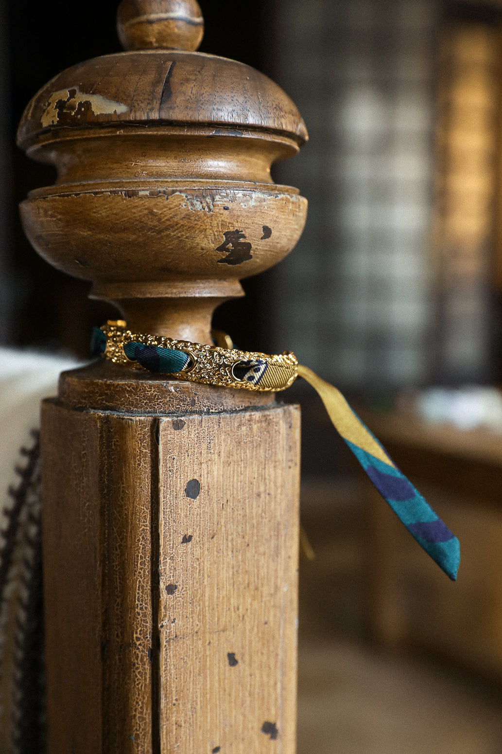 Queen bracelet and its Chapanoir ribbon, olive