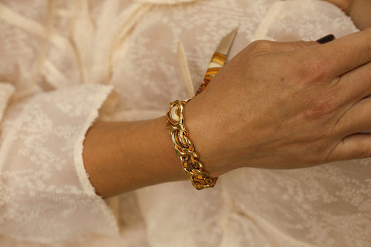 December bracelet and its ribbon Unknown address, snow