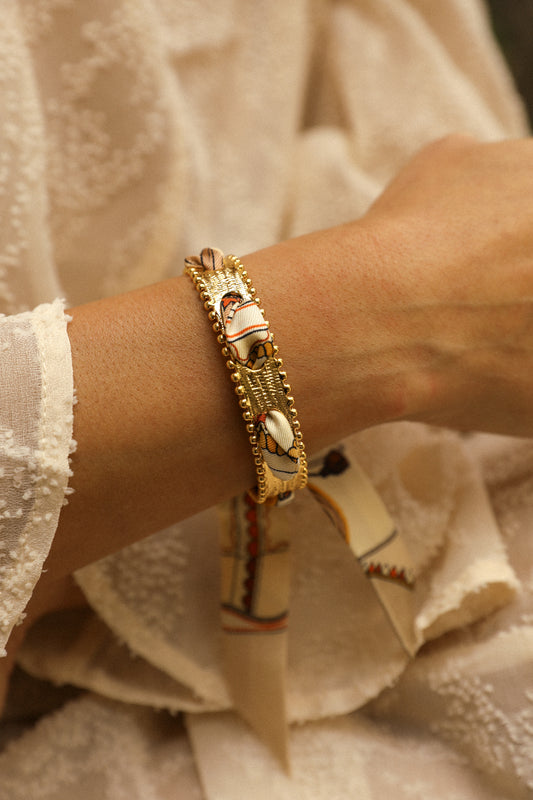 Diva Bracelet and Ribbon Unknown Address, Snow