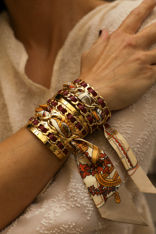 Small December cuff and ribbon Unknown address, snow