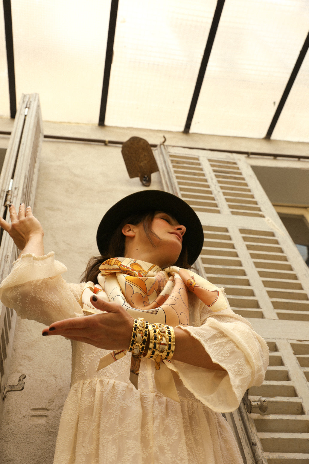 Large December cuff and ribbon Address unknown, snow