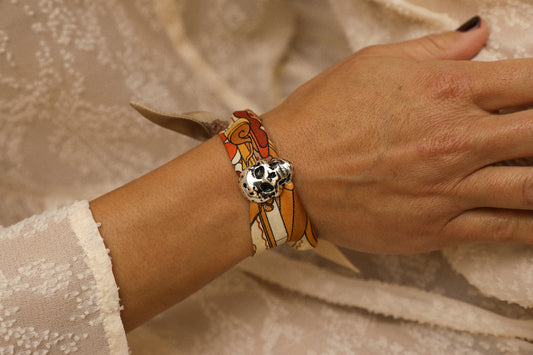 Pirate Ornament and its 4cm silk bracelet Unknown Address, snow