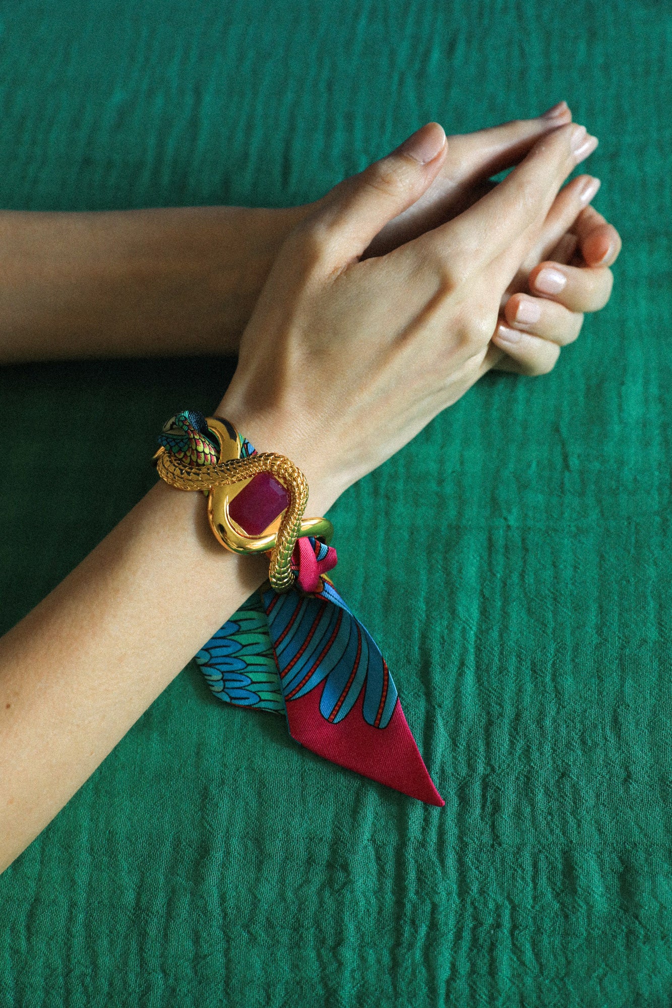 Manchette Caïman Agate fuchsia et ruban Perroquet coloré