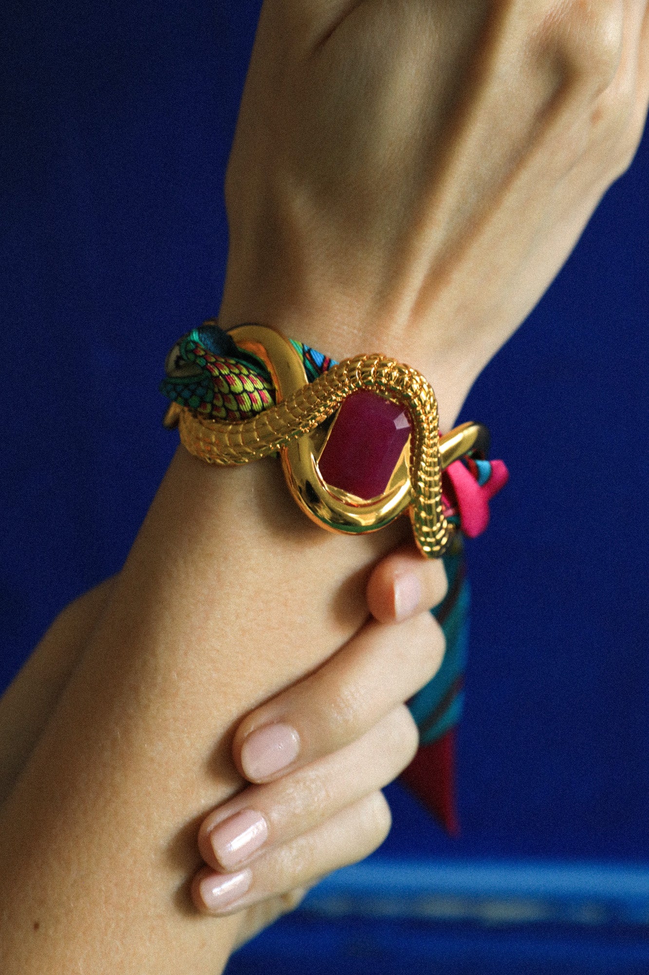 Manchette Caïman Agate fuchsia et ruban Perroquet coloré