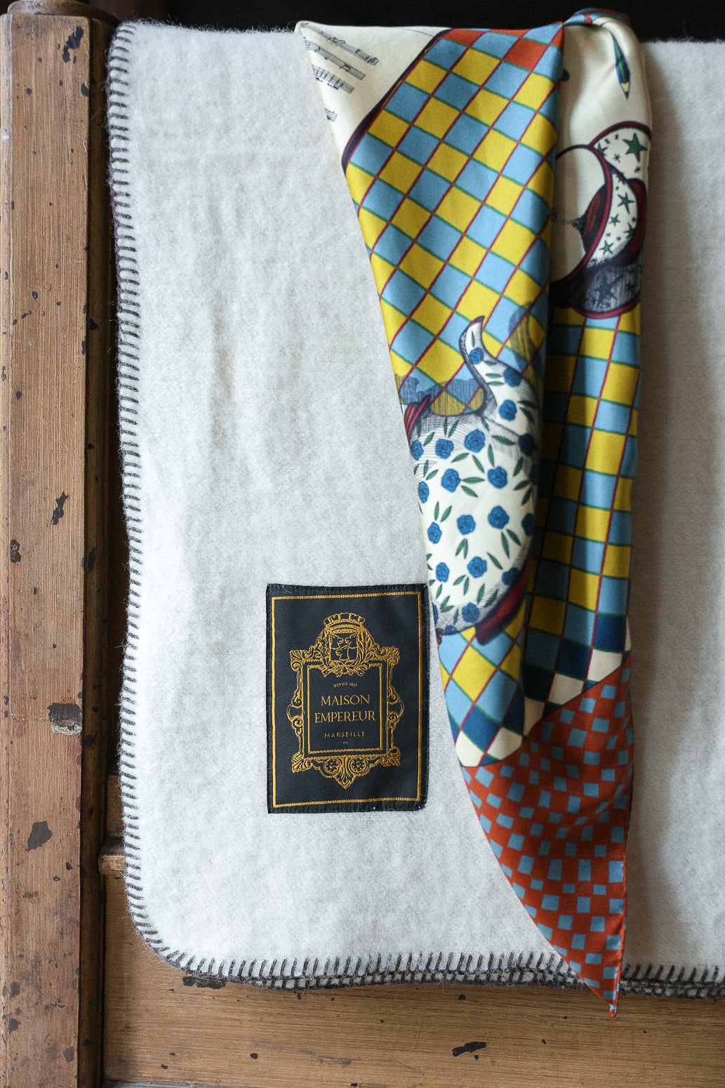 Carré de soie 90cm Gypsy Tales, neutre