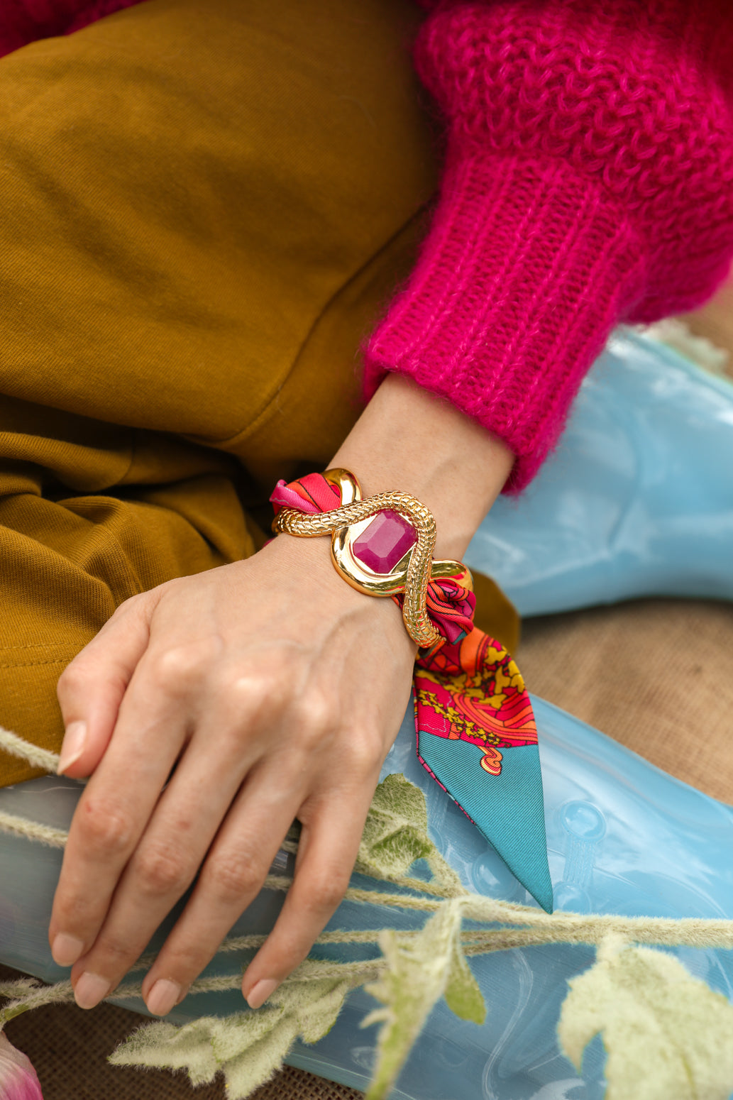 Manchette Caïman avec agate rose et ruban Adresse Inconnue, Rose et bleu