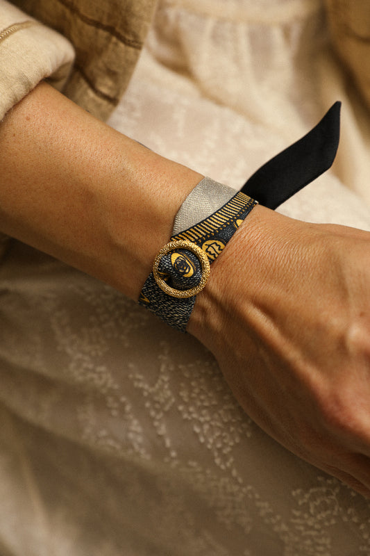 Celestial Ornament and its 2cm silk ribbon Bohemian Deer, black