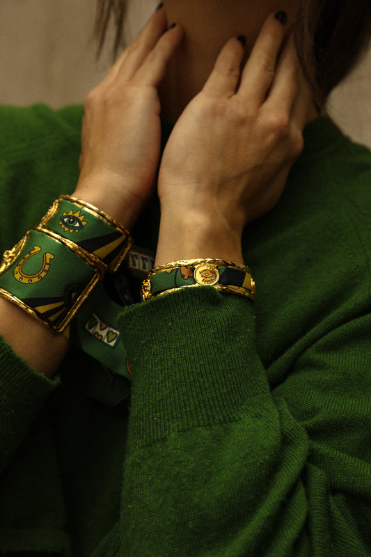 Irma cuff and its Luckyou ribbon, green