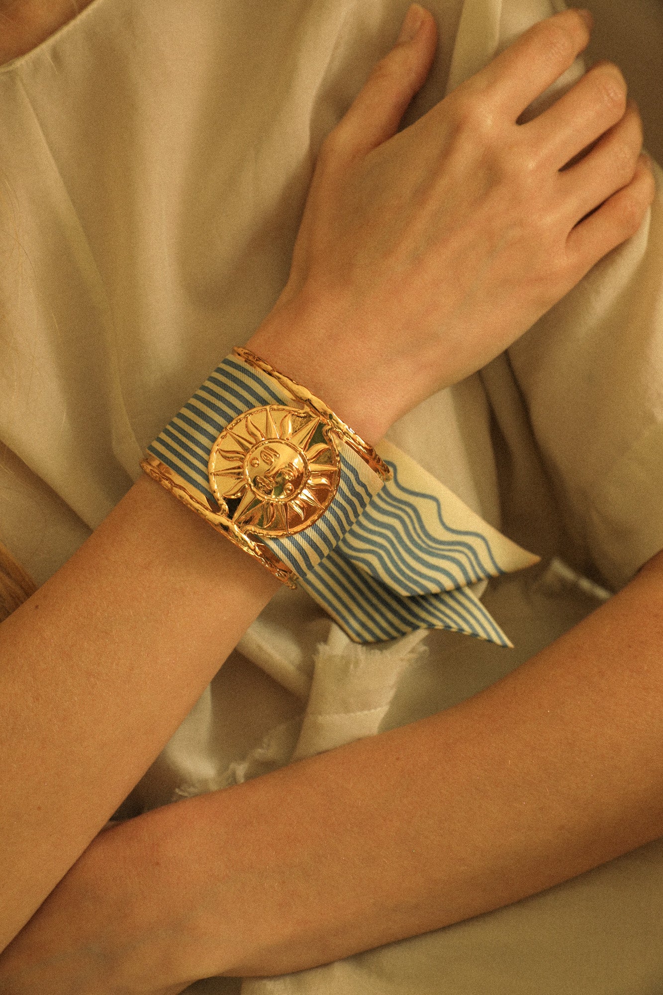 Sun cuff and neutral sailor ribbon