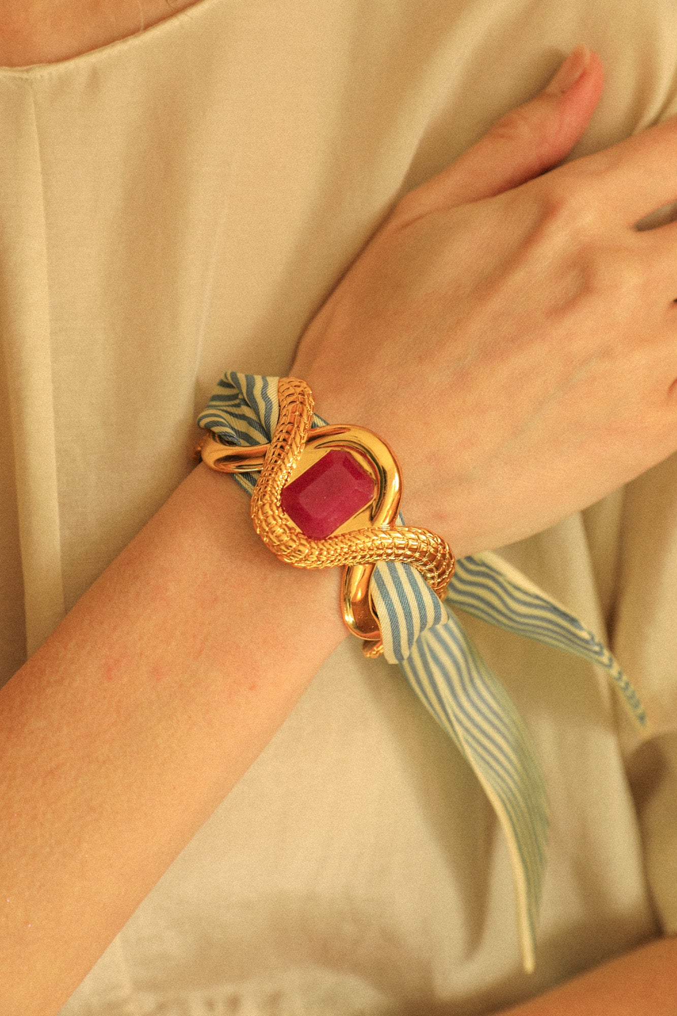Manchette Caïman Agate fuchsia et ruban Marinière neutre