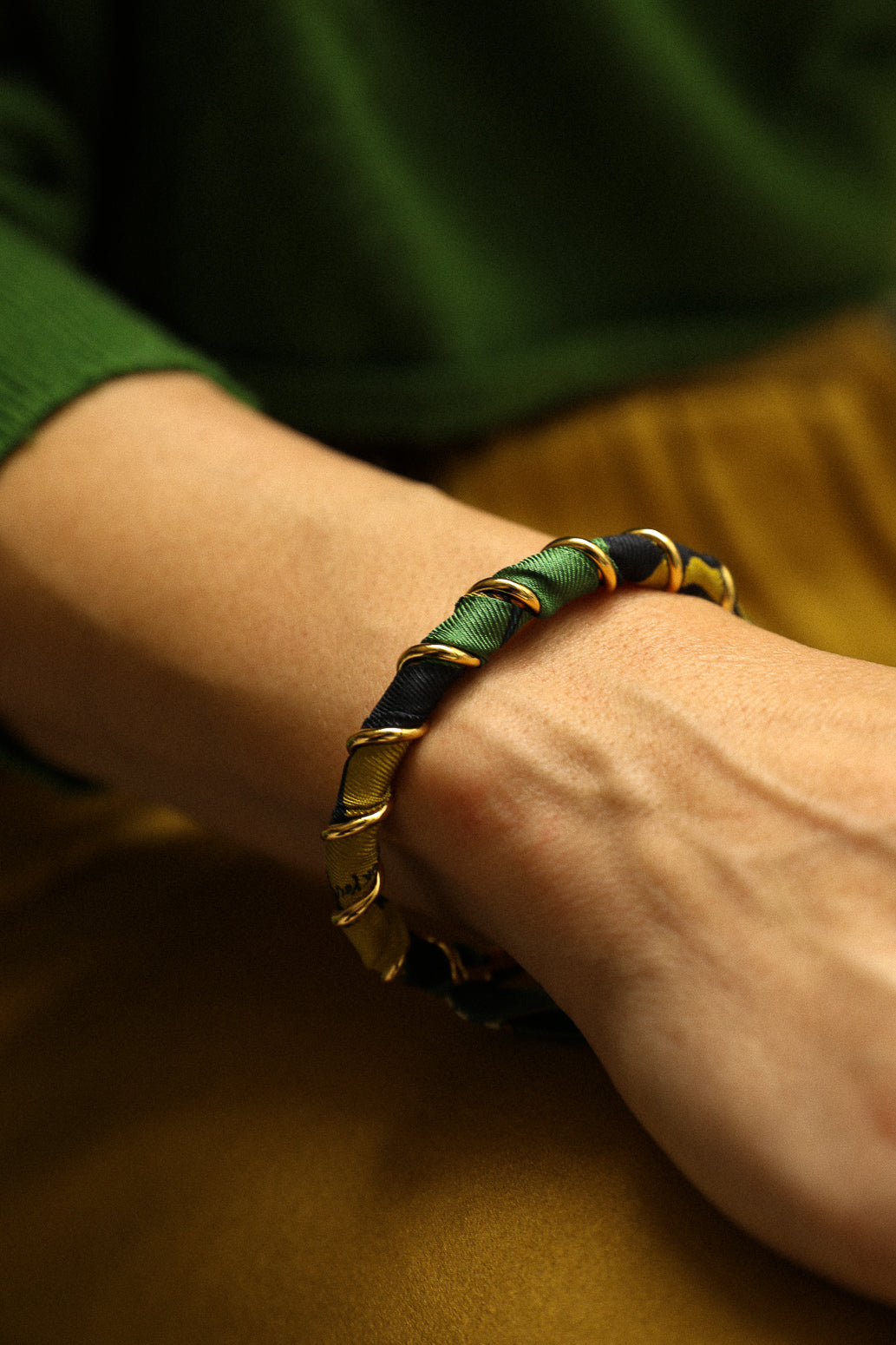 October bracelet and its Luckyou ribbon, green