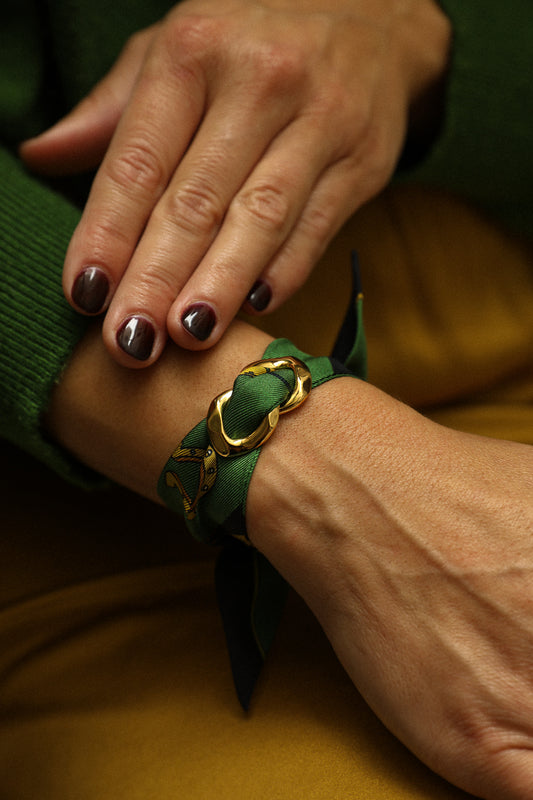 December ornament and its 4cm Luckyou silk ribbon, green