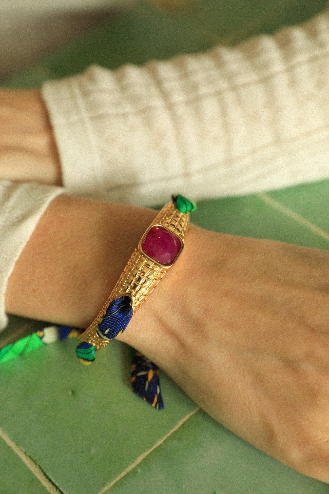 Bracelet Caïman en agate fuchsia et ruban Cocktail bleu