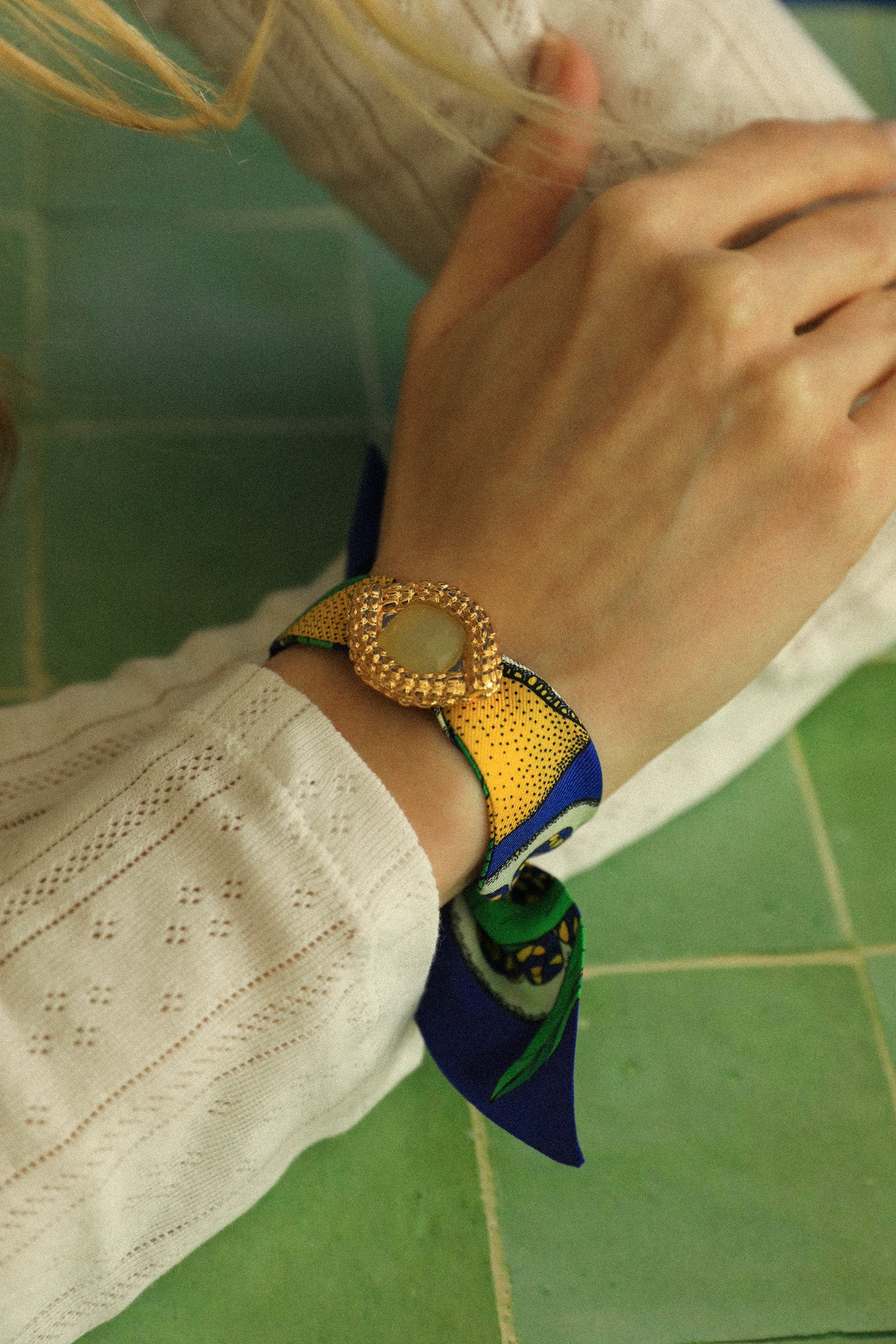 OEIL DE CAÏMAN, jade oil - Ornement à foulard ou pendentif