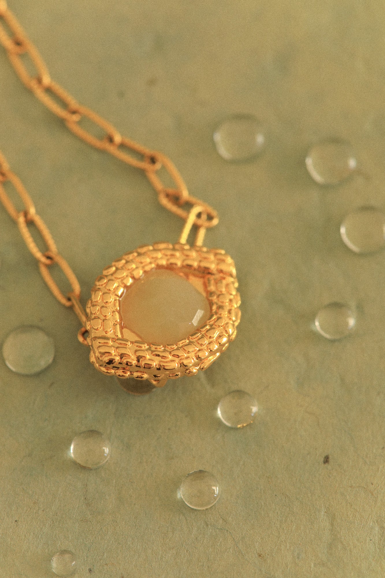 Collier Oeil de Caïman en quartzite jade oil