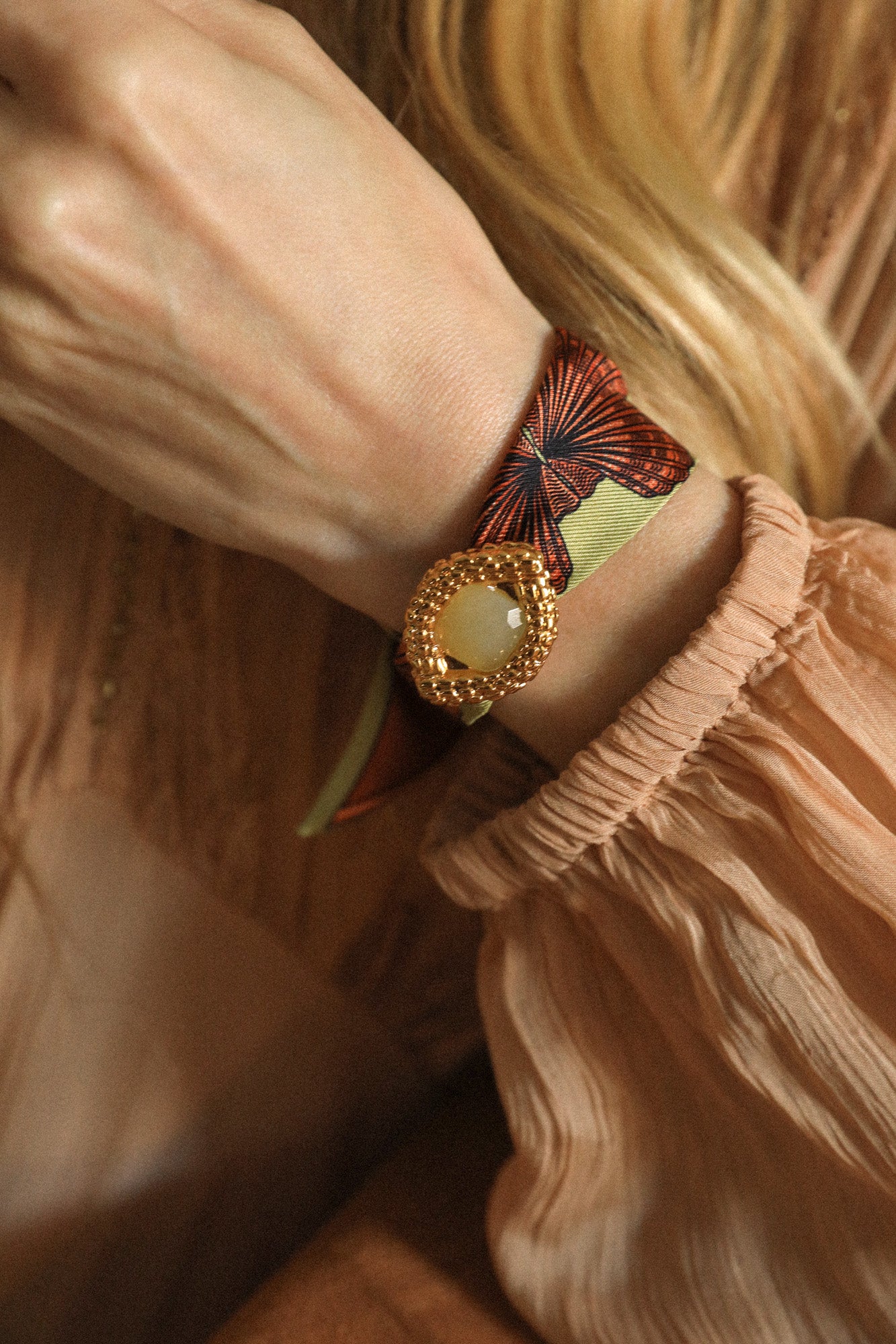 OEIL DE CAÏMAN, jade oil - Ornement à foulard ou pendentif