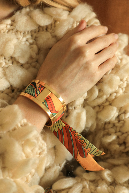 JMA cuff and its neutral Parrot ribbon