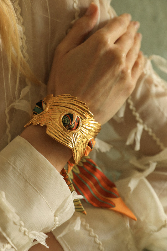 Celestial Cuff and Parrot Ribbon, Neutral
