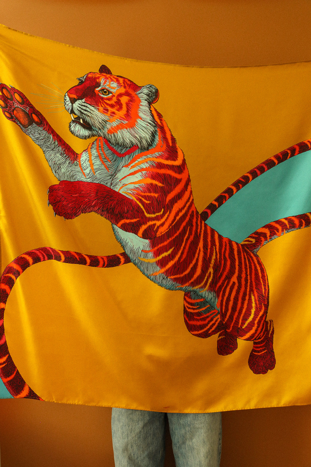 Carré de soie 110cm Le Tigre, Pop