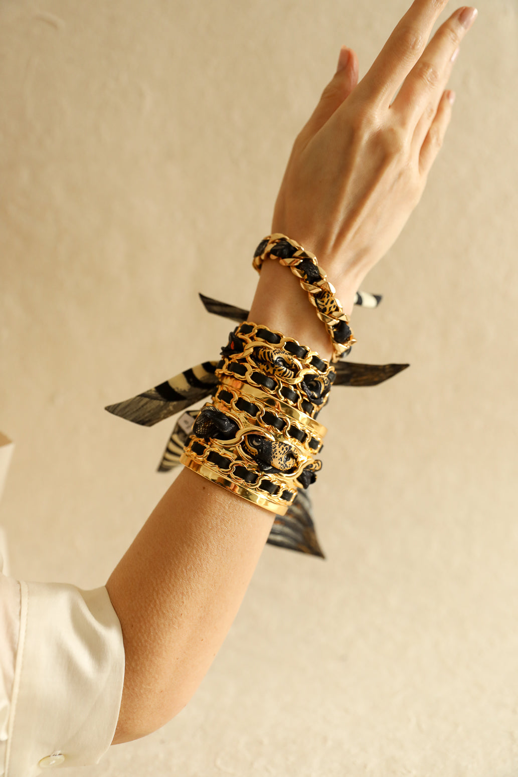 Grande Manchette Décembre Noire, Printemps N°26