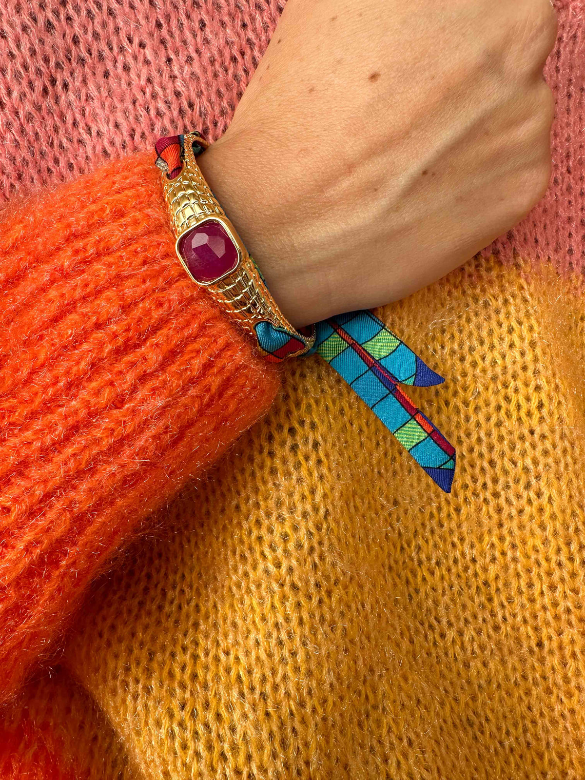 Caïman bracelet in fuchsia agate and colorful Marinière ribbon