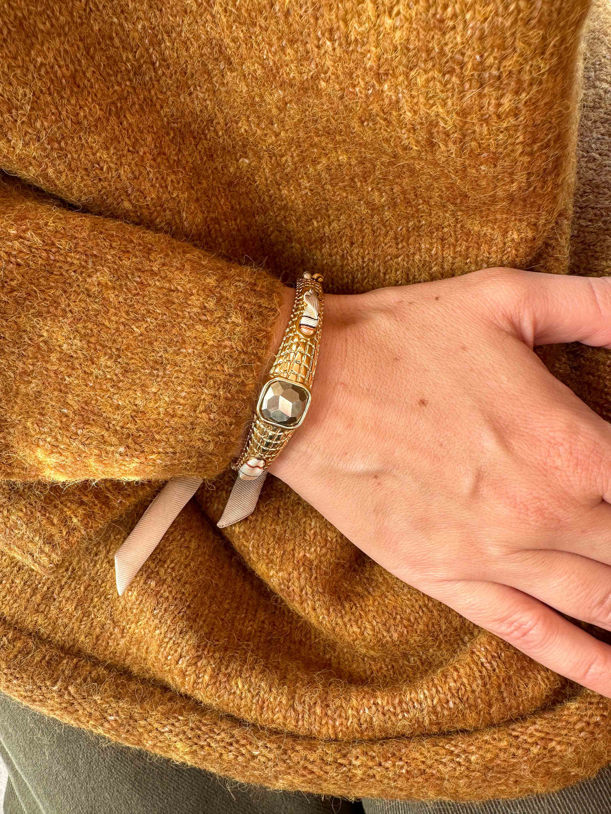 Caiman Bracelet in Pyrite and Neutral Parrot Ribbon