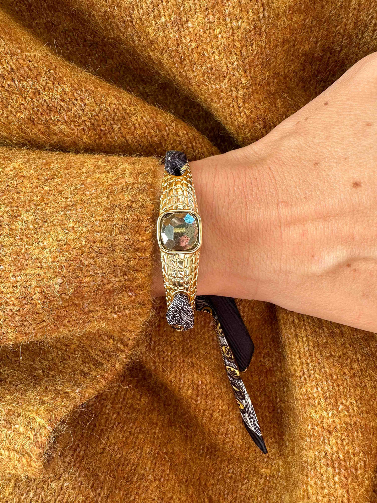 Caiman Bracelet in Pyrite and Neutral Parrot Ribbon