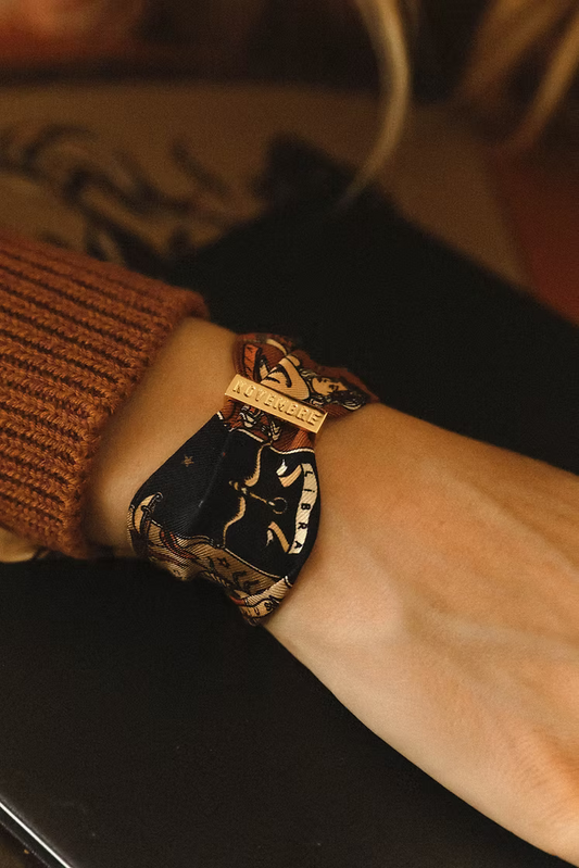 THE MONTH - Scarf ornament