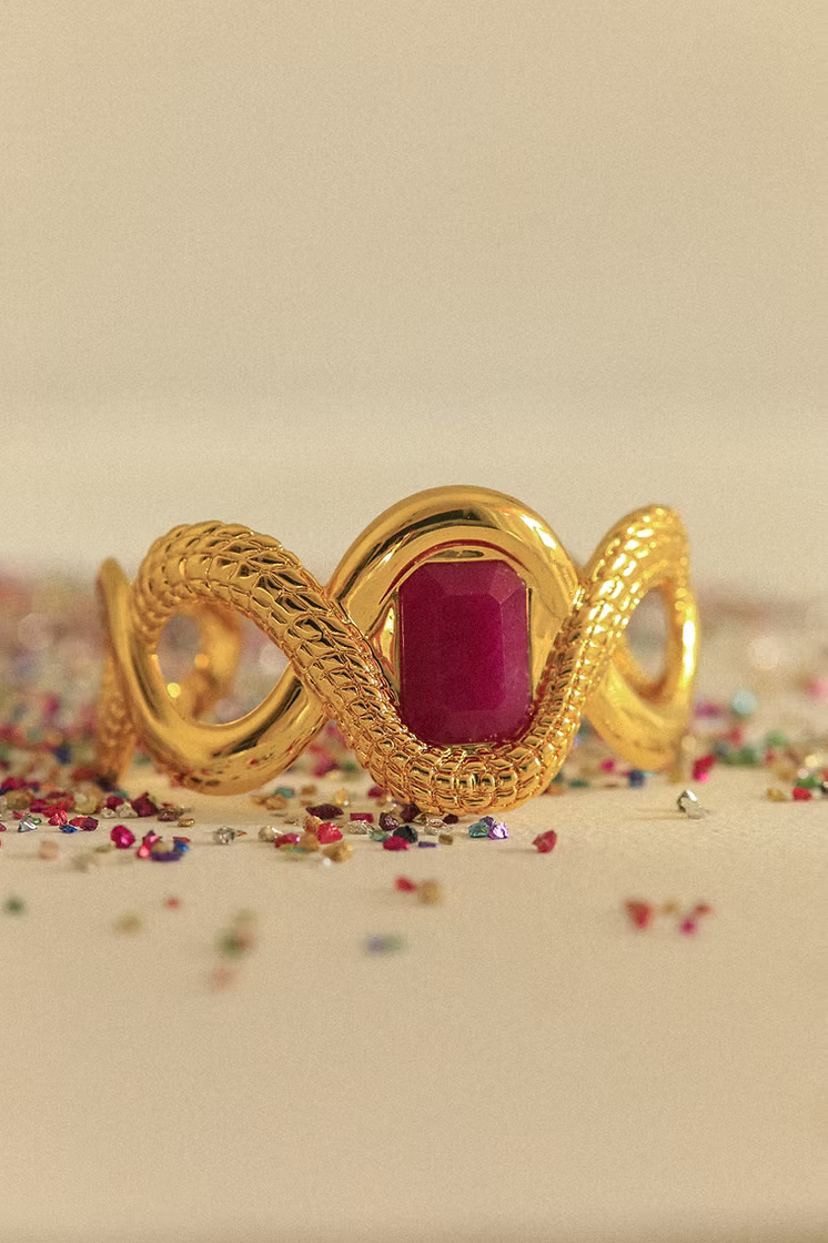 Caiman cuff in fuchsia Agate, without silk