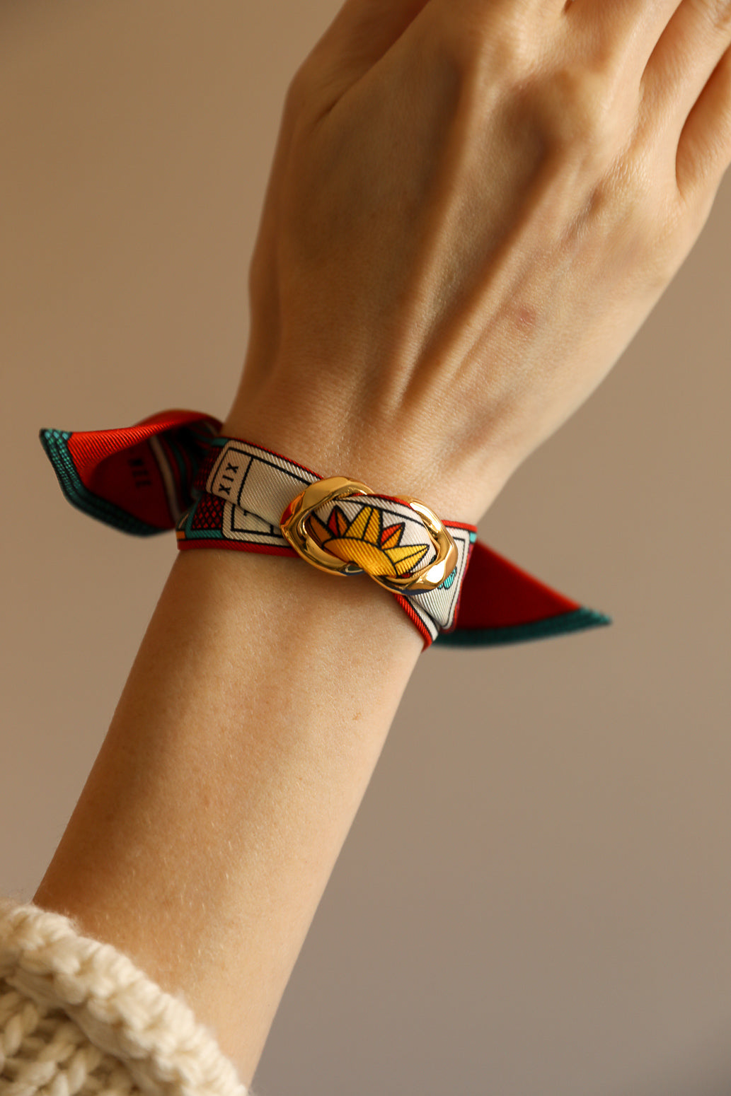 Ornement Décembre et son ruban en soie de 4cm Tarot, multicolore