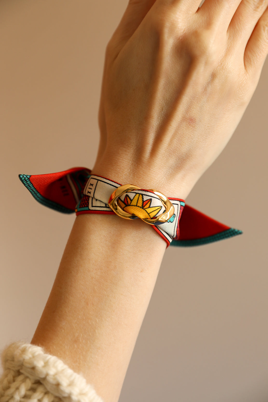 Ornement Décembre et son ruban en soie de 4cm Tarot, multicolore