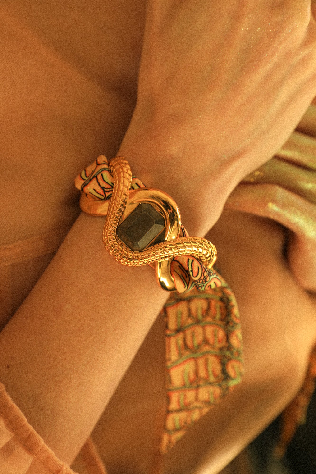 Manchette Caïman Pyrite et ruban Croco pastel