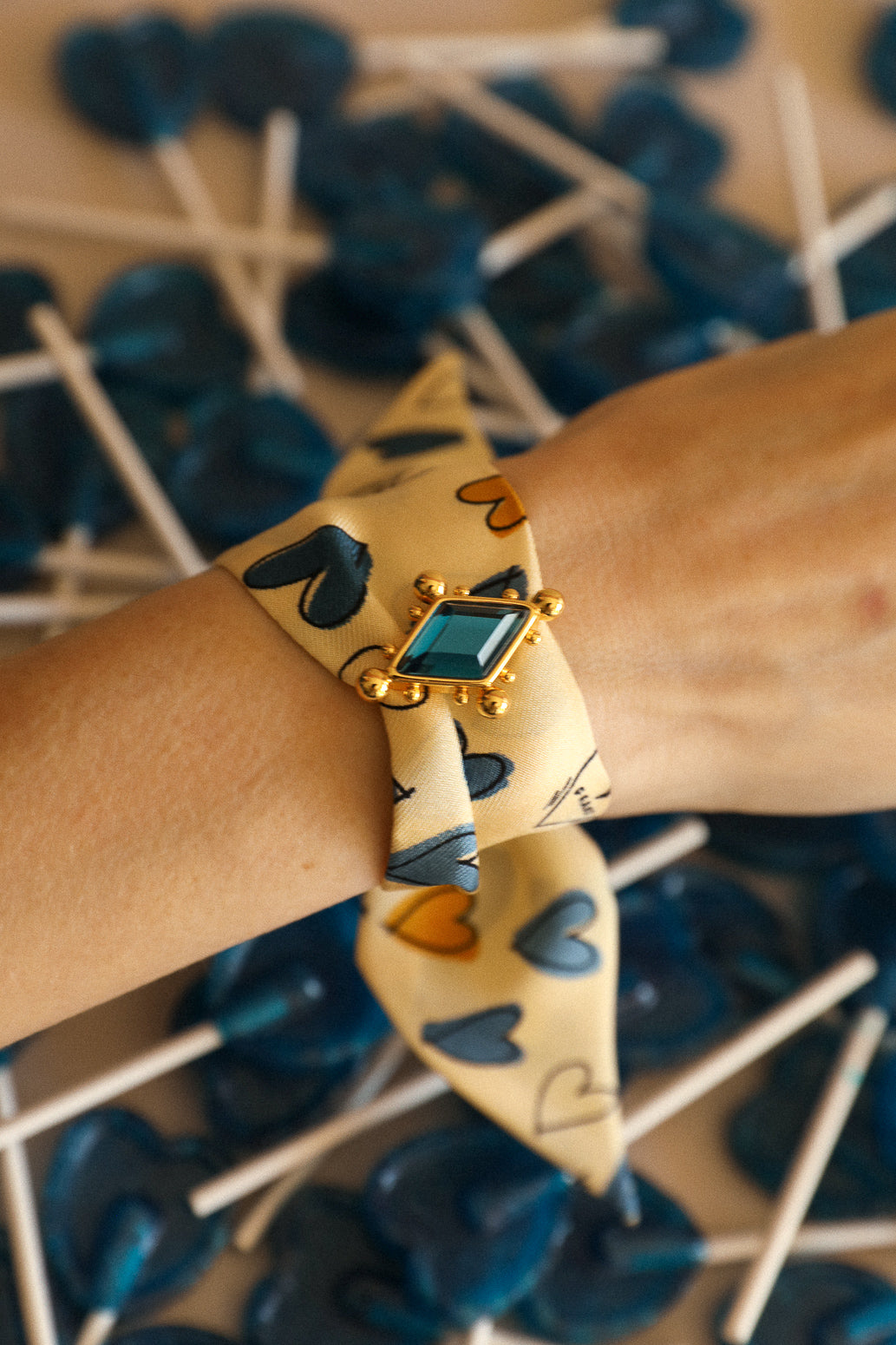 Blue Circus ornament and its 4cm silk bracelet Les Mots Bleus