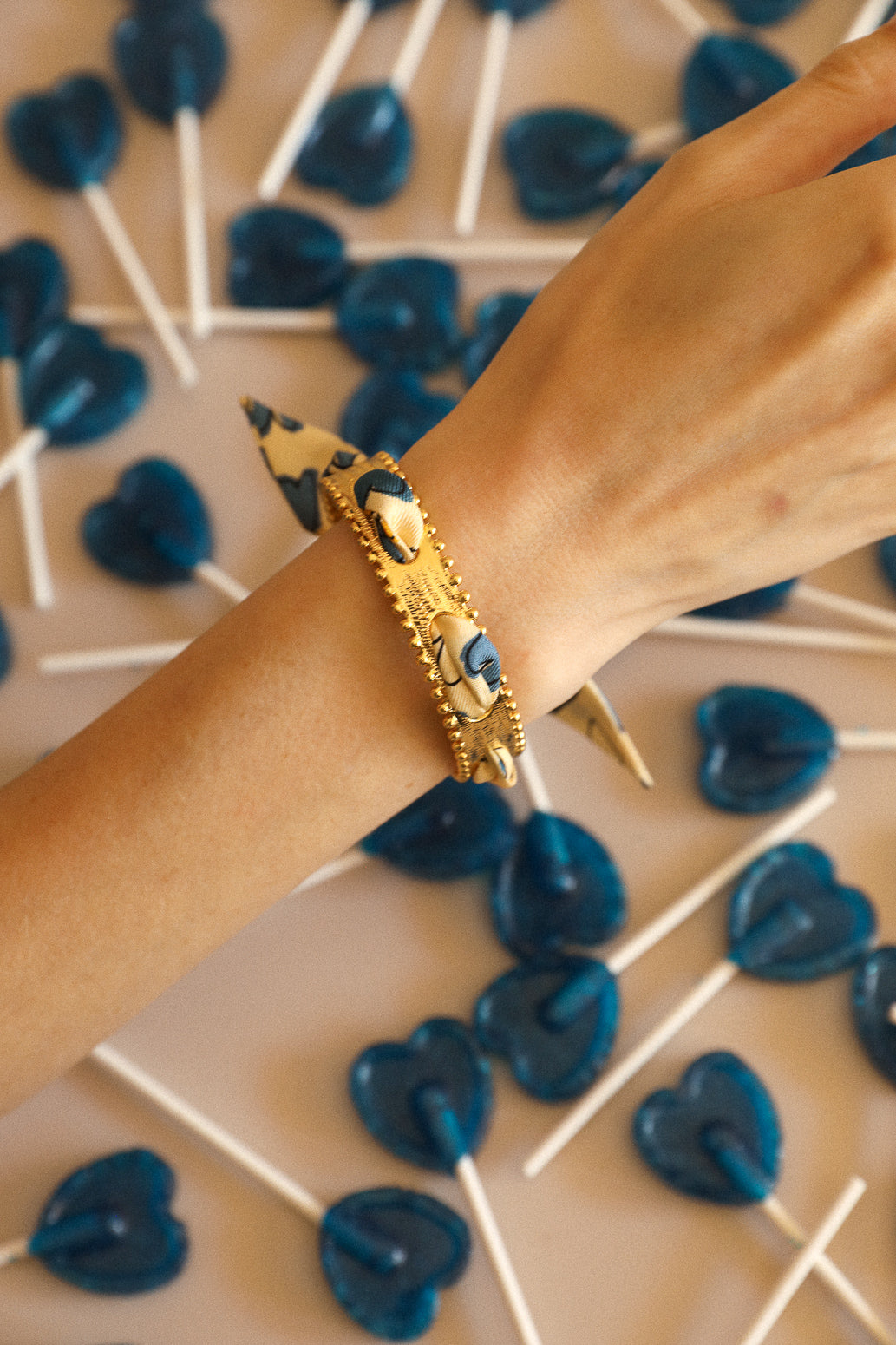 Diva bracelet and Les Mots Bleus ribbon