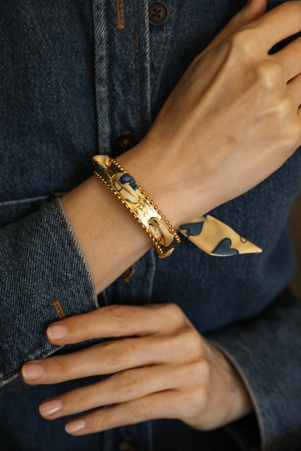 Diva bracelet and Les Mots Bleus ribbon