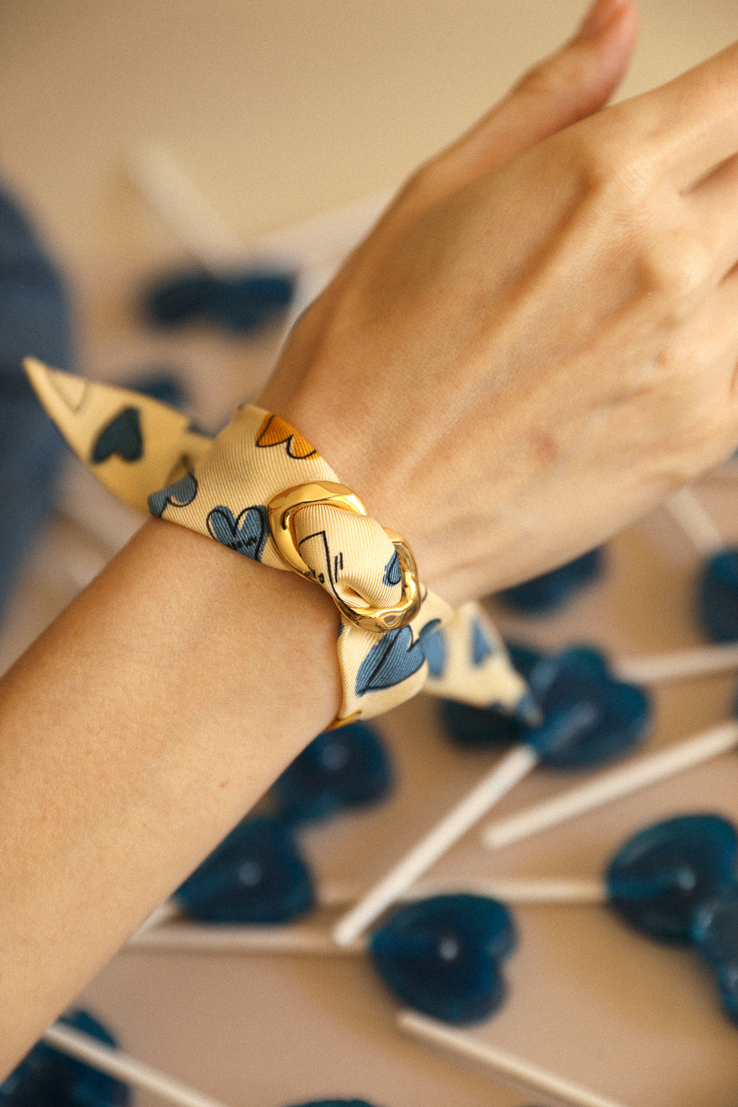 December ornament and its 4cm silk ribbon Les Mots Bleus