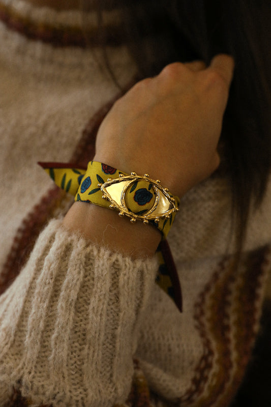 Ornement Bon Oeil doré et son bracelet en soie de 4cm Gypsy Tales, curry
