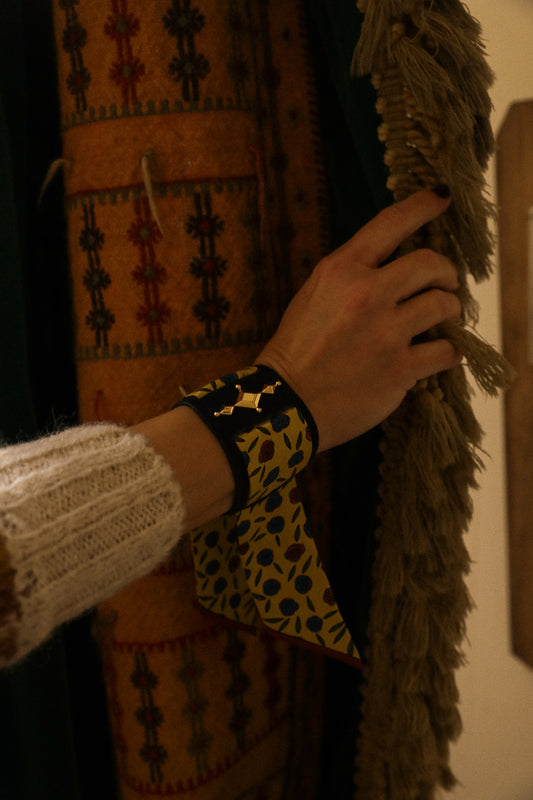 Manchette Circus noire et ruban Gypsy Tales, Curry