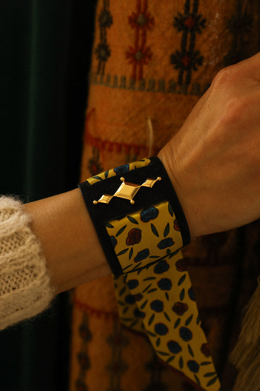 Manchette Circus noire et ruban Gypsy Tales, Curry