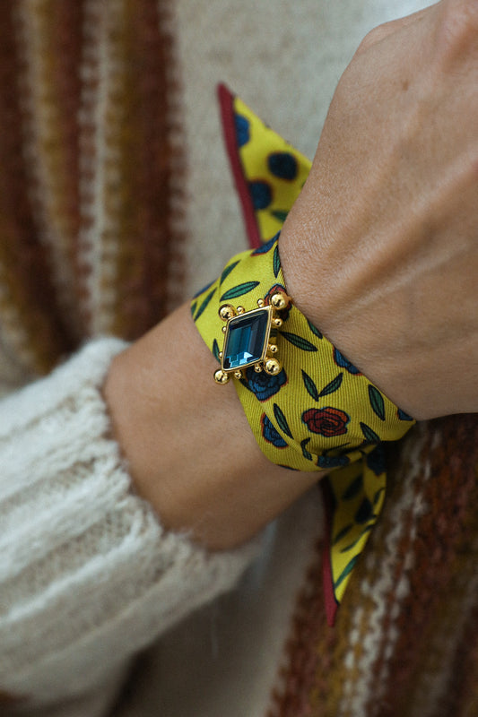 Ornement Circus bleu et son bracelet en soie de 4cm Gypsy Tales, curry