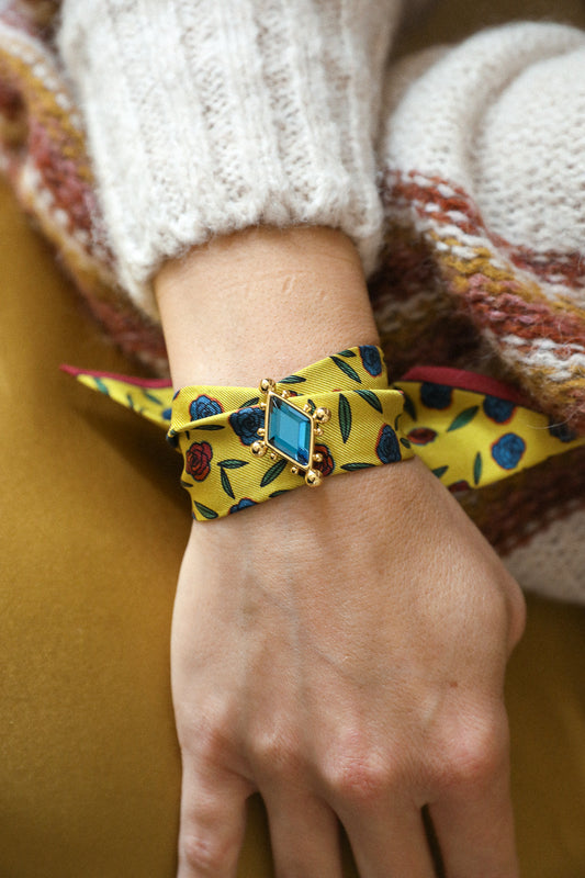 Ornement Circus bleu et son bracelet en soie de 4cm Gypsy Tales, curry