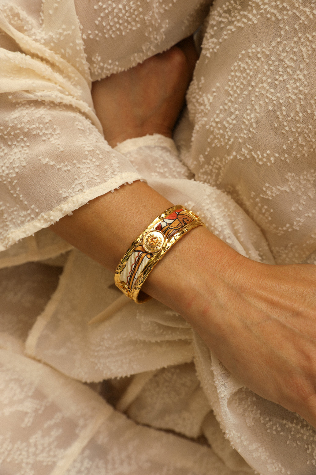 Irma cuff and its ribbon Unknown address, snow