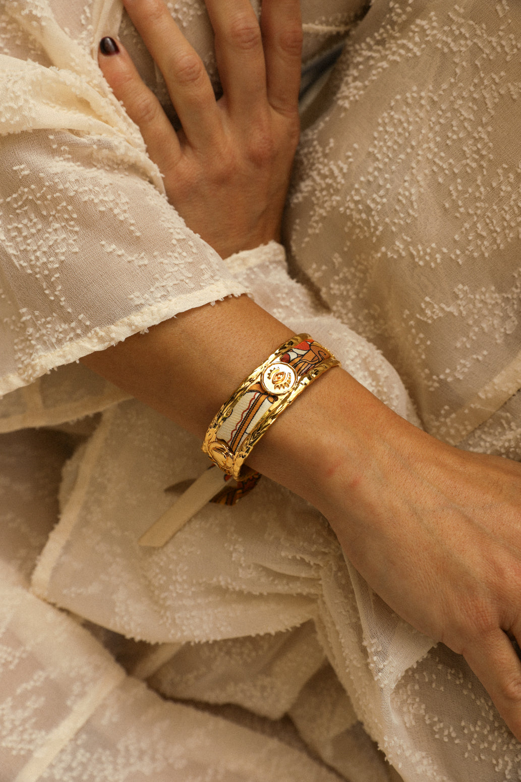 Irma cuff and its ribbon Unknown address, snow