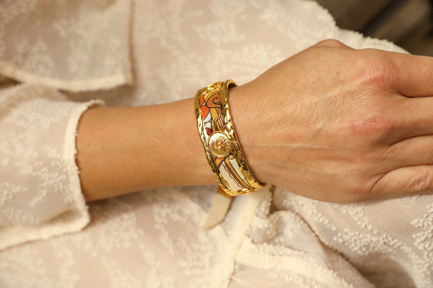 Irma cuff and its ribbon Unknown address, snow