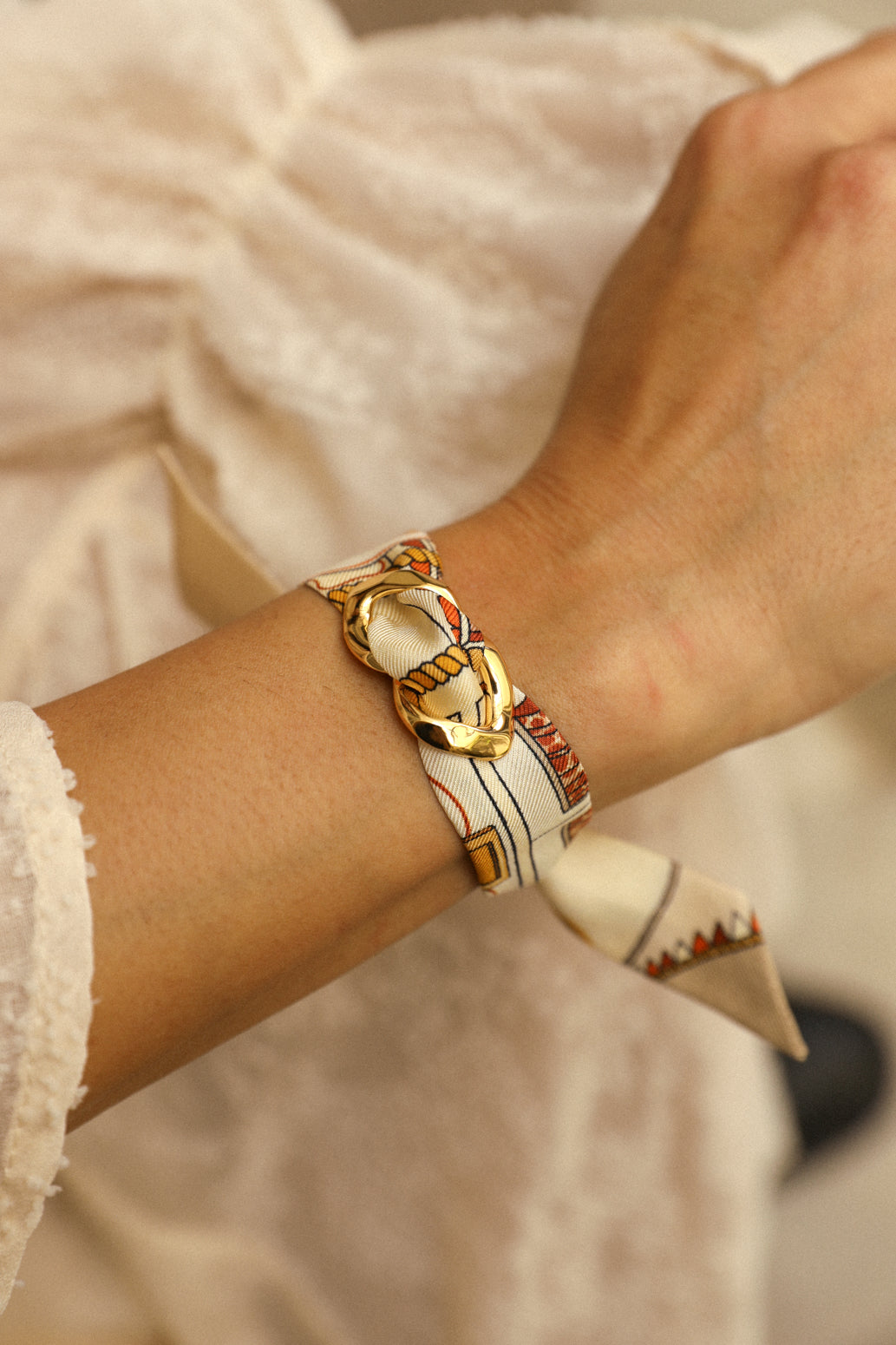 December ornament and its 2cm silk ribbon Unknown address, snow