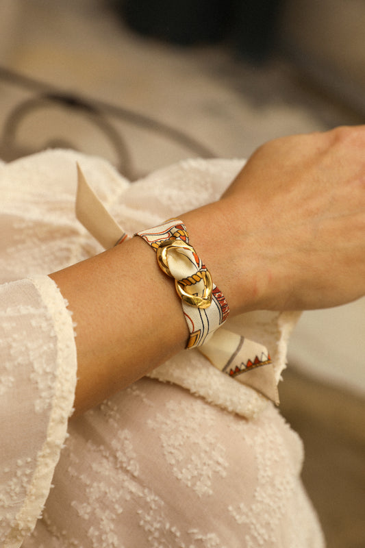 December ornament and its 2cm silk ribbon Unknown address, snow