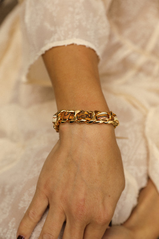 December bracelet and its ribbon Unknown address, snow