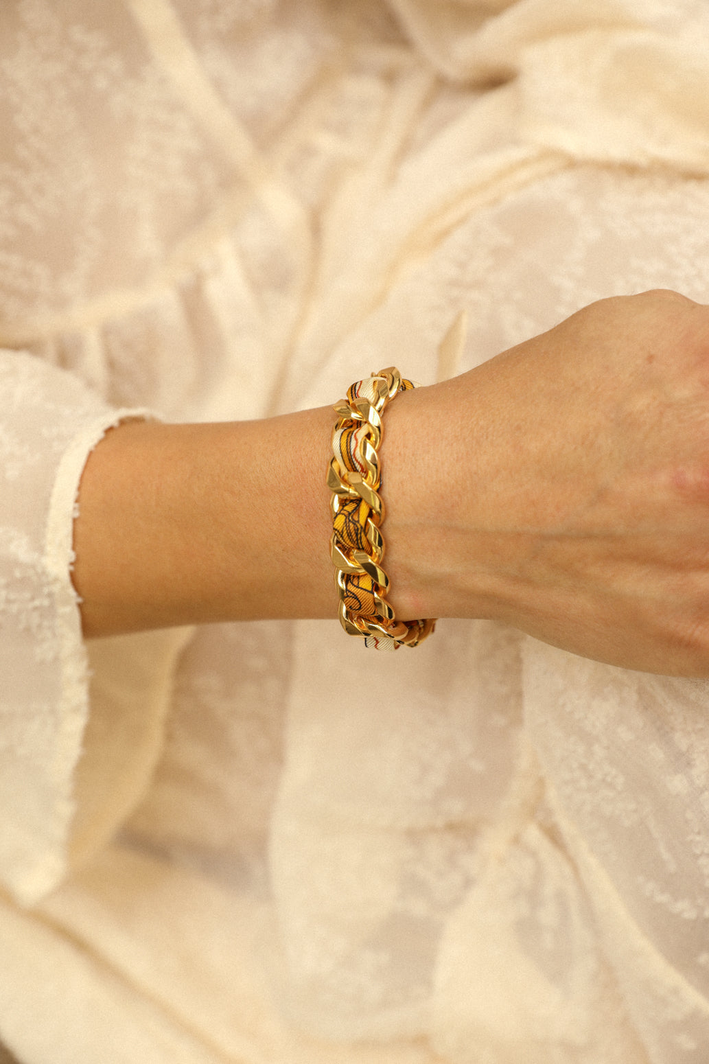 December bracelet and its ribbon Unknown address, snow