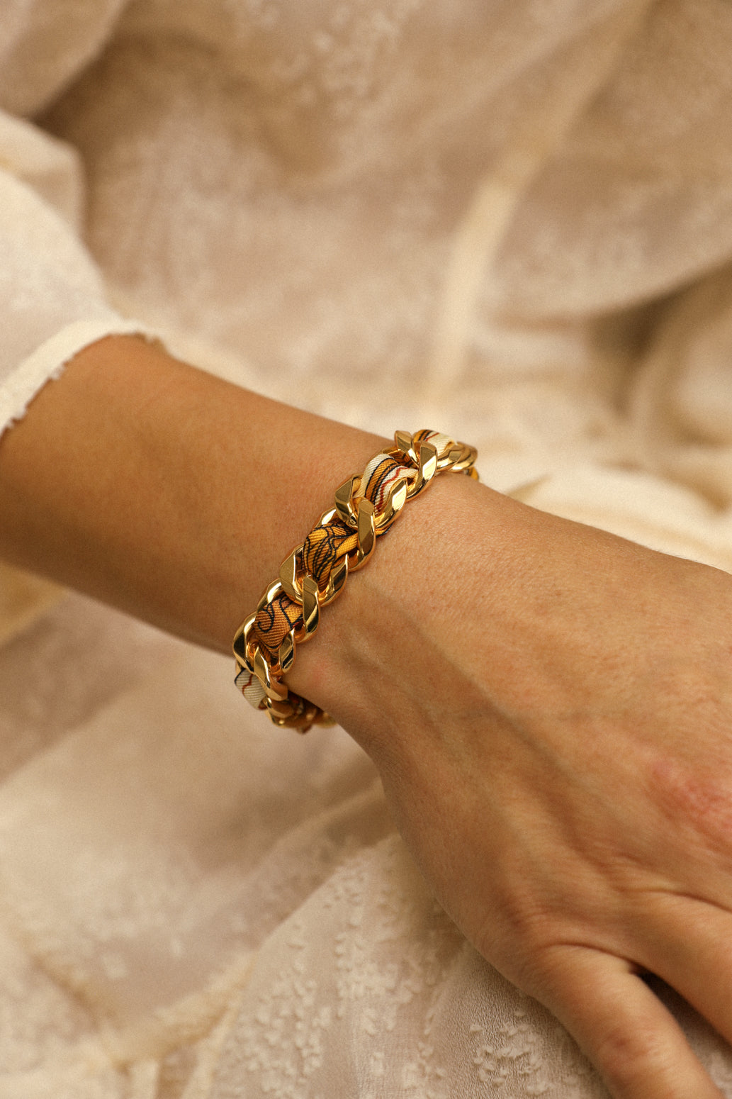 December bracelet and its ribbon Unknown address, snow