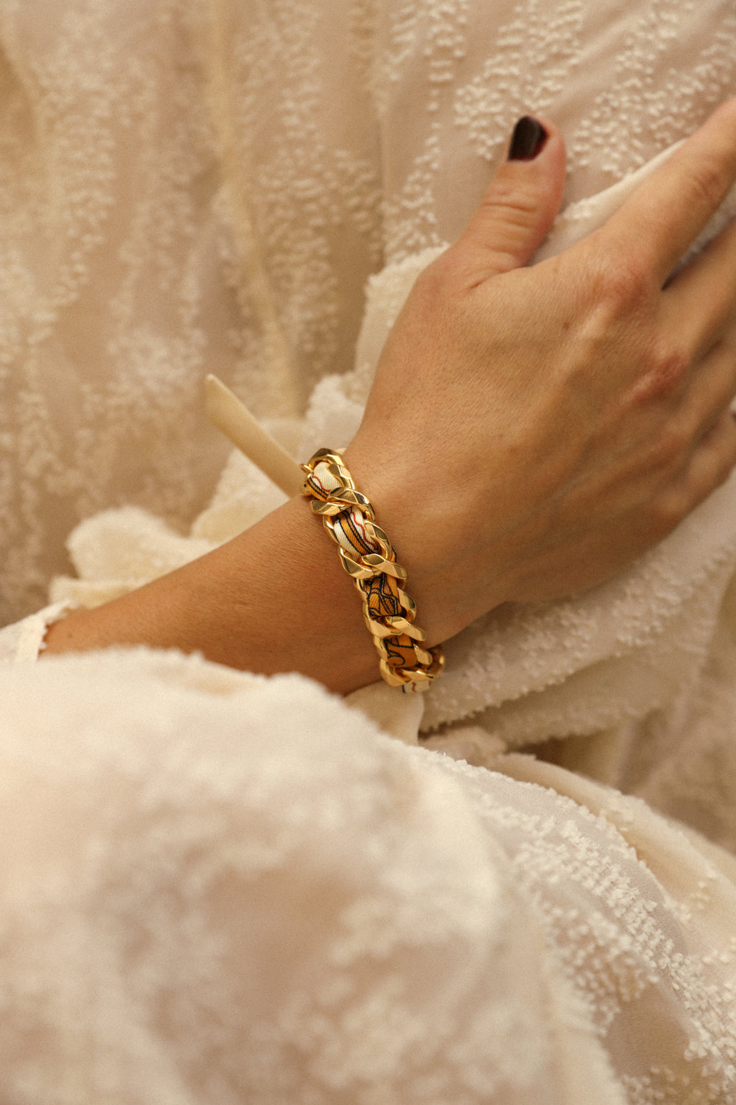 December bracelet and its ribbon Unknown address, snow